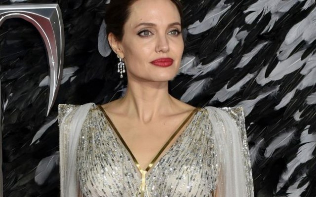 Angelina Jolie, la 45 de ani. Actriţa vrea să aducă în pat o femeie, nu vrea să mai audă de bărbaţi