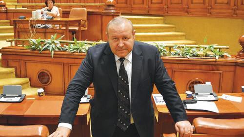 Senat - Fenechiu: Uneori am senzaţia că suntem la o şedinţă a alcoolicilor anonimi, doar schimbăm rolurile