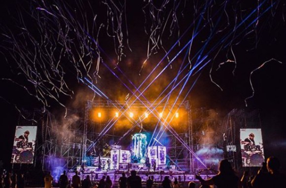 Delia, primul concert în condiții de distanțare fizică. Un incendiu sub scenă a „pus pe jar” atmosfera