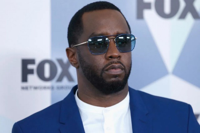 P. Diddy, alături de o bombă sexy la plajă în Miami. Cum au fost surprinși cei doi