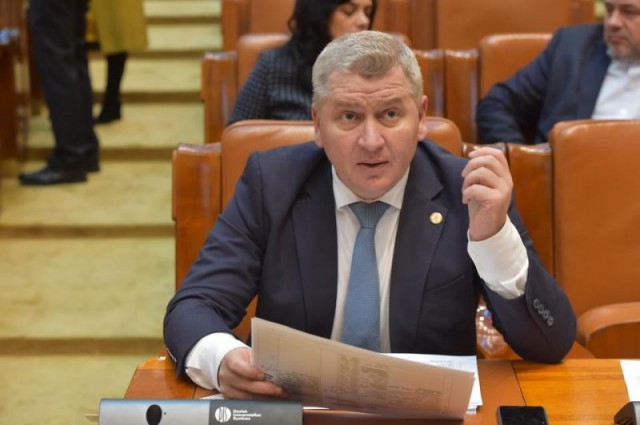 Florin Roman anunţă că preia funcţia de preşedinte interimar al Camerei Deputaţilor