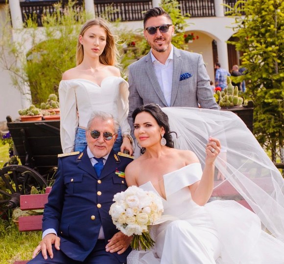 Cum a fost la nunta lui Ilie Năstase. Mirii au chefuit pe plaja nașului Ciprian Marica