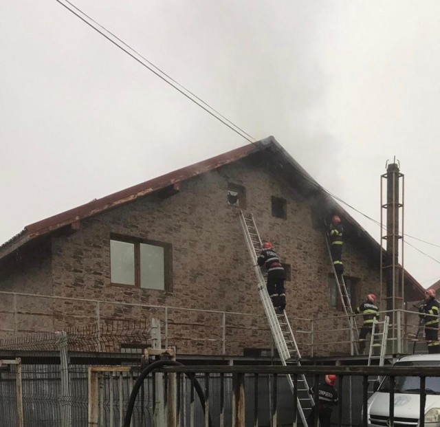 O casă din Tulcea a ars
