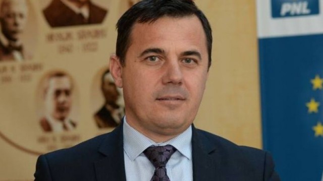 Moţiune simplă: Ministrul Ion Ştefan, acuzat de fals în acte publice