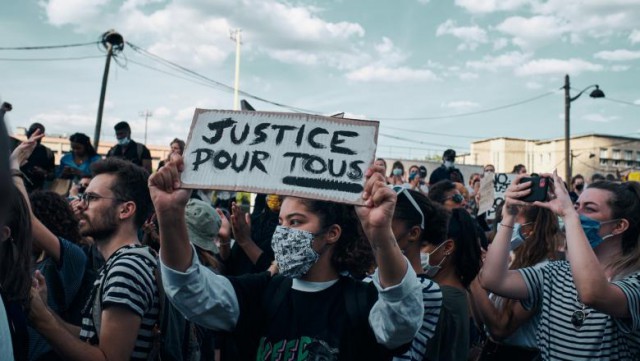 Franţa: 18 persoane au fost reţinute la Paris în manifestaţia împotriva violenţelor poliţiei