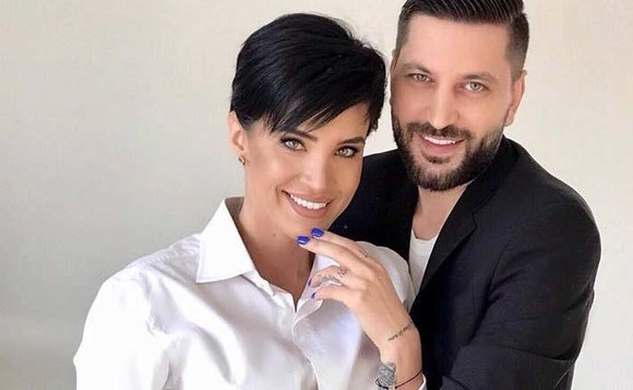 Adelina Pestrițu și soțul ei și-au făcut tatuaje identice. Ce mesaj de dragoste şi-au scris pe mână
