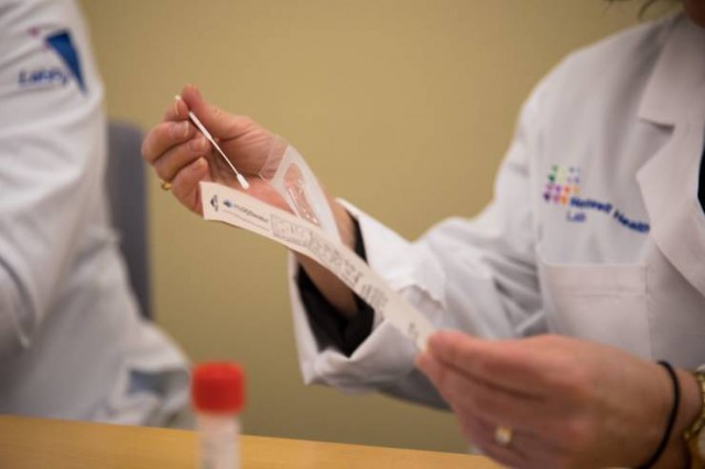 O echipă de cercetători români lucrează la un test rapid pentru Covid-19