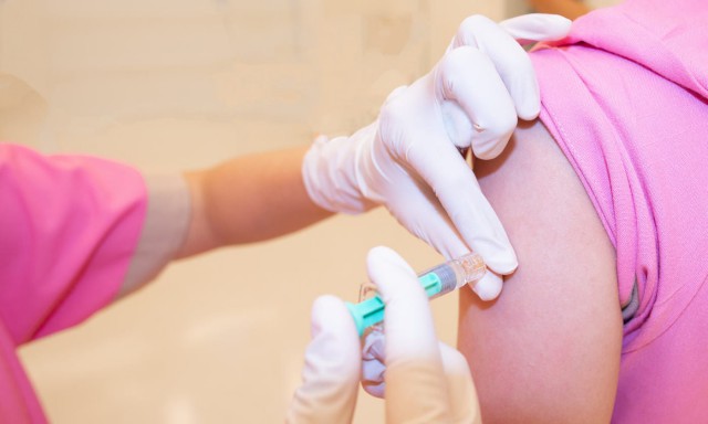 O singură doză de vaccin anti-HPV oferă protecție împotriva cancerului de col uterin