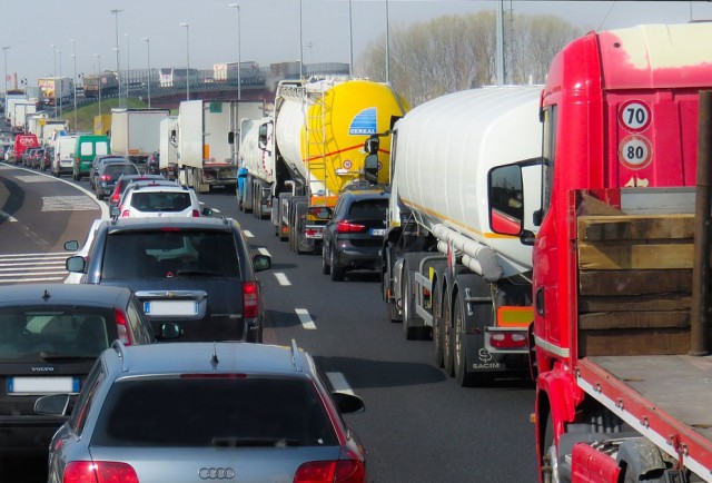 Infotrafic: Restricţii de circulaţie pentru vehiculele grele pe A2, în perioada Rusaliilor