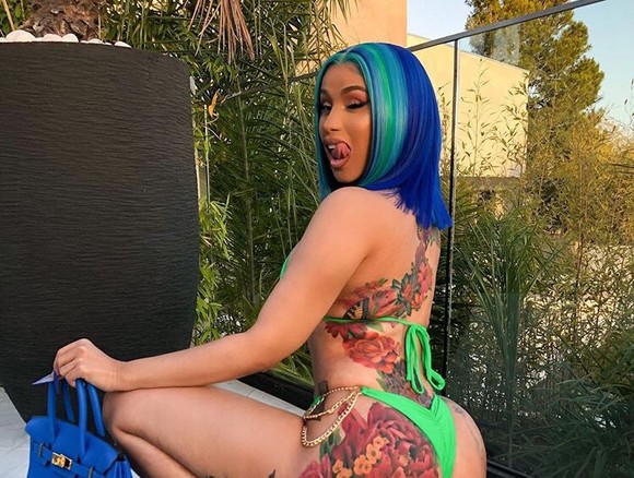 Cardi B își prezintă fundulețul proaspăt tatuat. Cum și-a șocat vedeta fanii
