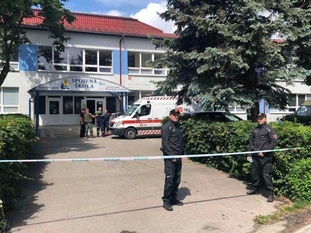 Slovacia: Un adult înjunghiat mortal şi 5 răniţi, inclusiv copii, la o şcoală primară. atacatorul a fost împuşcat de poliţie