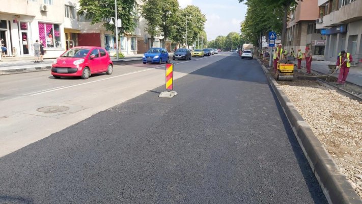 Continuă reabilitarea carosabilului pe bulevardului Tomis