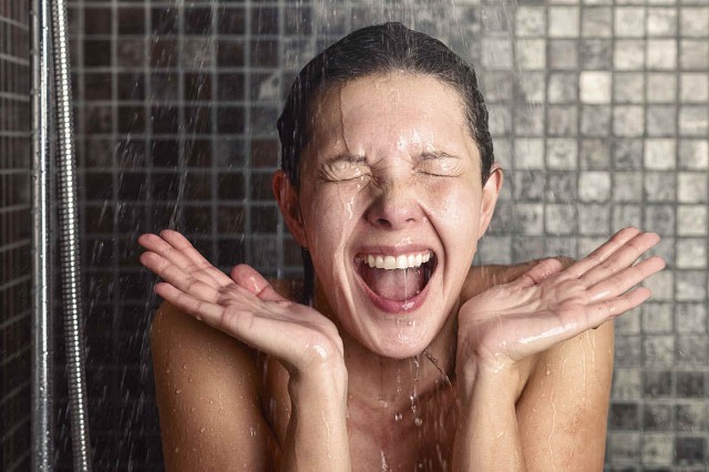Duș rece vs. duș fierbinte: care este mai bun?