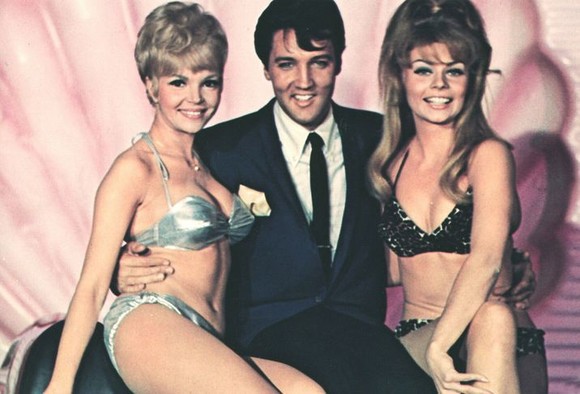 Elvis era iute la mânie şi violent cu femeile. A tras cu pistolul în iubita sa şi i-a învineţit ochiul soţiei