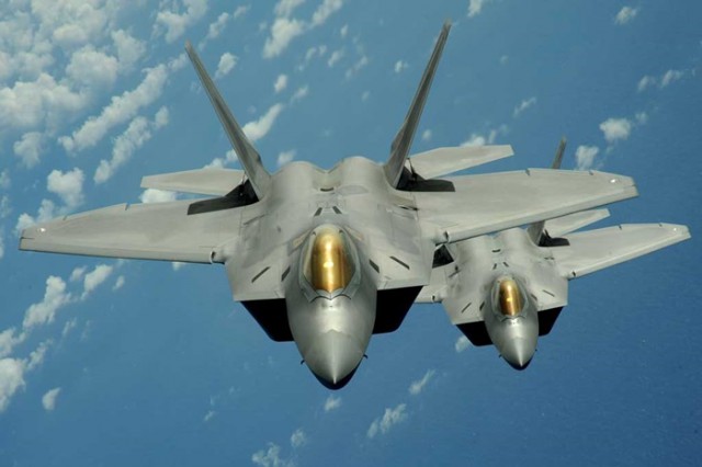 SUA ridică de la sol avioane pentru a escorta bombardiere ruseşti cu capacitate nucleară în apropierea frontierei americane