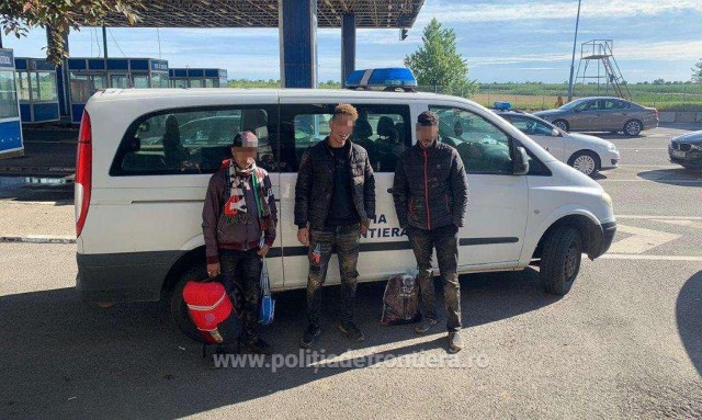 Trei cetățeni străini, depistaţi la frontiera de vest