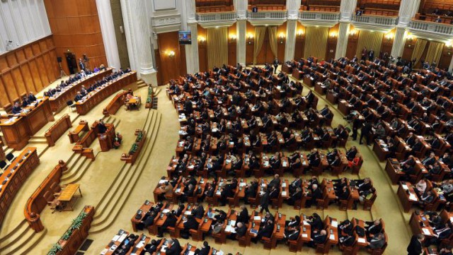 Cameră: Condamnaţii pentru viol, omor, tâlhărie, corupere sexuală de minori nu beneficiază de liberare condiţionată
