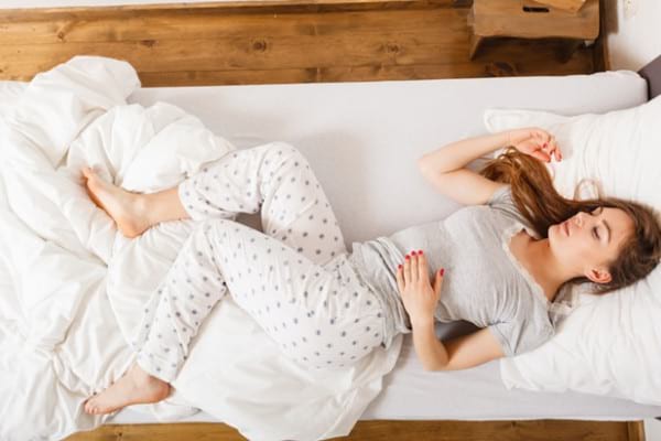 Postura ideală de dormit, în funcție de afecțiunile de care suferi