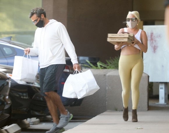 Izolarea și-a pus amprenta pe silueta lui Lady Gaga, însă ei nu-i pasă. Cum a fost surprinsă vedeta