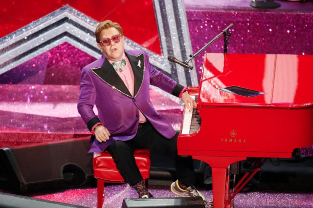 „Learn to fly“, noua piesă a duoului american Surfaces, în colaborare cu Elton John, a fost lansată vineri