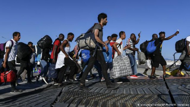 Cincisprezece migranţi care încercau să ajungă în Marea Britanie, salvaţi în largul coastelor belgiene