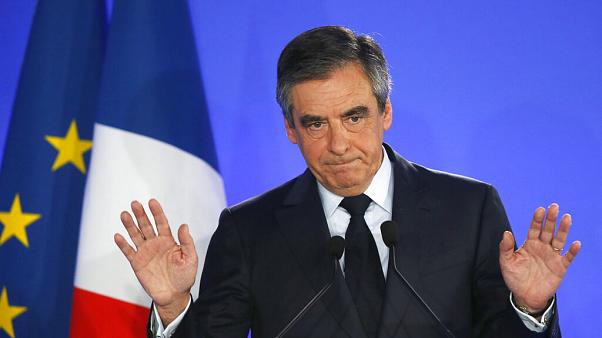 Franţa: Fostul premier Francois Fillon, condamnat la cinci ani de închisoare pentru deturnare de fonduri