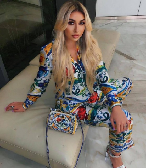 Sarah Dumitrescu, fiica Anamariei Prodan, în ipostaze demne de reviste