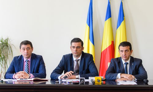 CONSILIUL JUDEŢEAN CUMPĂRĂ şi GAZON de peste 40 mii de lei