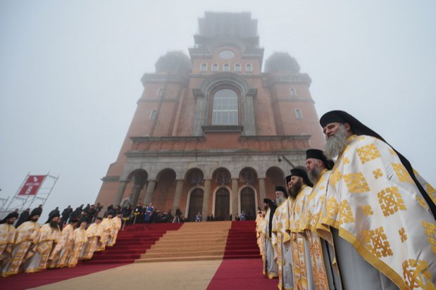 PRIMĂRIA Constanța, DARNICĂ și cu BISERICILE!