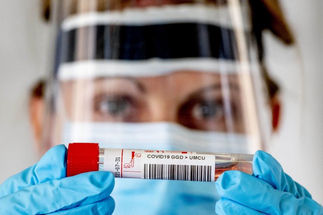 ALERTĂ: 450 de noi cazuri la nivel național, doar patru la Constanța
