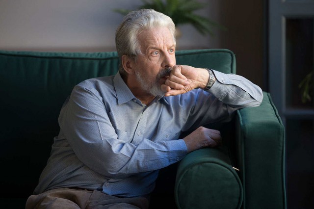 Studiu: Gândirea negativă persistentă crește riscul de Alzheimer