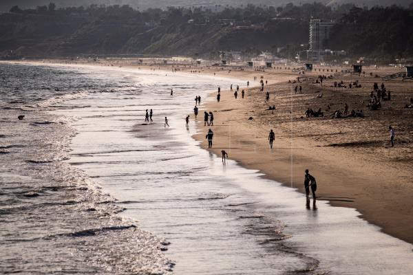 Coronavirus: Autorităţile din Los Angeles închid plajele în weekend, când americanii sărbătoresc ziua naţională