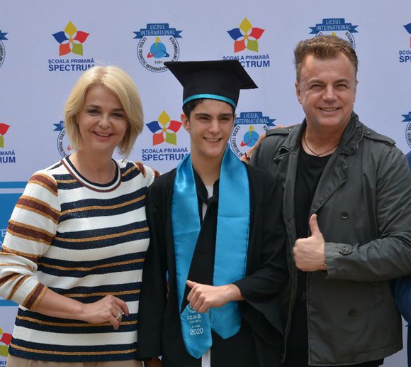 Ultimul clopoțel pentru Laura Bretan și fiul lui Adrian Enache