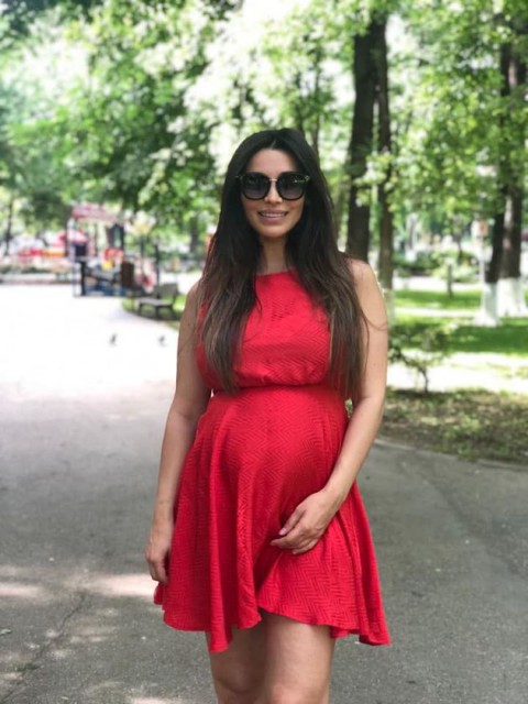 Lili Sandu a pozat în costum de baie, în luna a opta. Câte kilograme s-a îngrăşat pe parcursul sarcinii