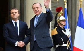 RUPTURA din NATO, dintre Franța și Turcia, se lărgește: Macron critică jocul omologului său de la Ankara