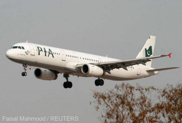 Pakistan: 150 de piloţi, opriţi la sol pentru licenţe 'suspecte' după accidentul de avion din mai