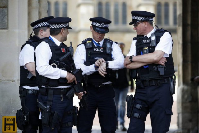 Participanții la petreceri ilegale atacă din nou poliția britanică
