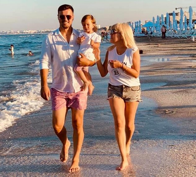 ELENA UDREA, RELAXARE pe LITORAL!
