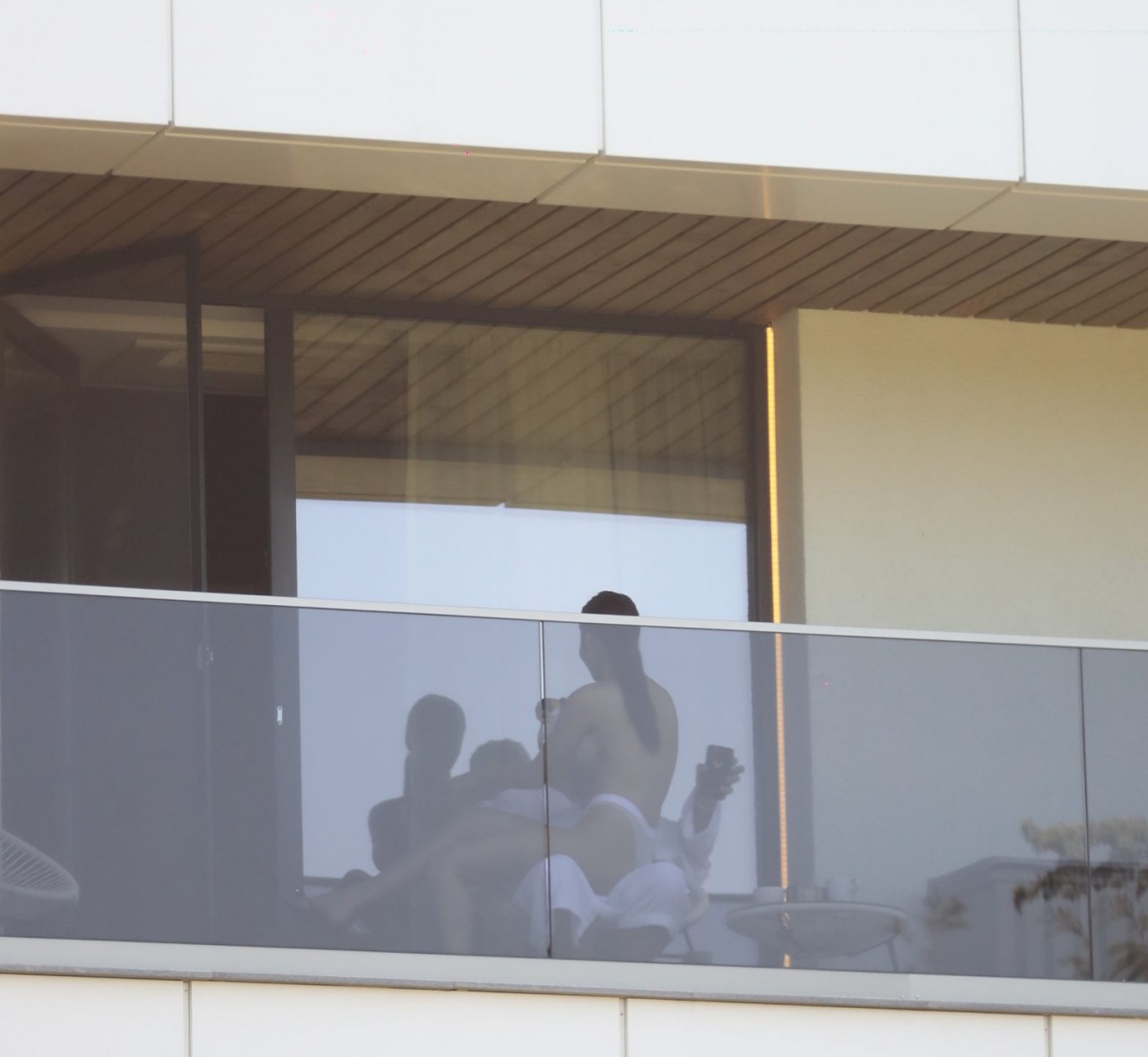 VEDETE, show EROTIC în balconul HOTELULUI, în MAMAIA VEDETE, show EROTIC în balconul HOTELULUI, în MAMAIA