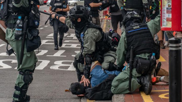 Hong Kong: Peste 50 de persoane, arestate în timpul unui protest paşnic împotriva legii privind securitatea