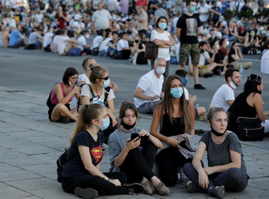 Serbia: Manifestaţii paşnice la Belgrad după două nopţi de violenţe