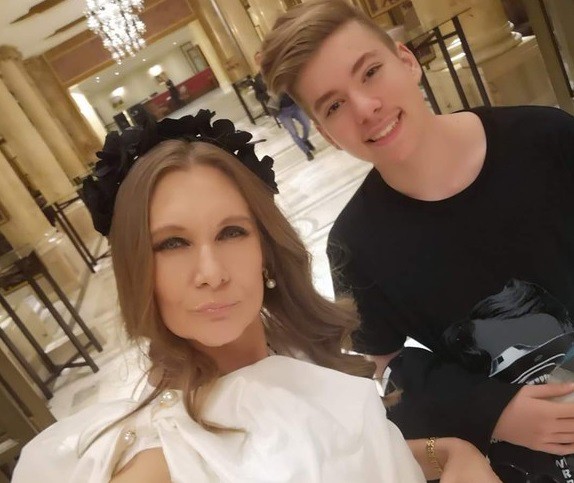 Ce mare s-a făcut băiatul Romaniței Iovan! Albert o întrece în înălțime pe mama lui