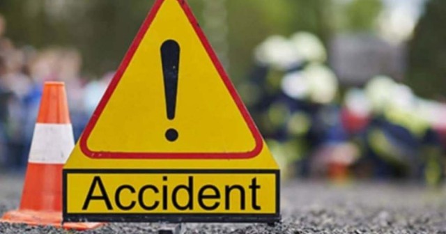 ACCIDENT RUTIER în VAMA VECHE: un șofer a depășit coloana de mașini!