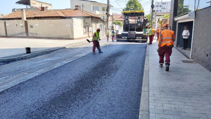 Se reiau lucrările de asfaltare a carosabilului pe bulevardul Mamaia