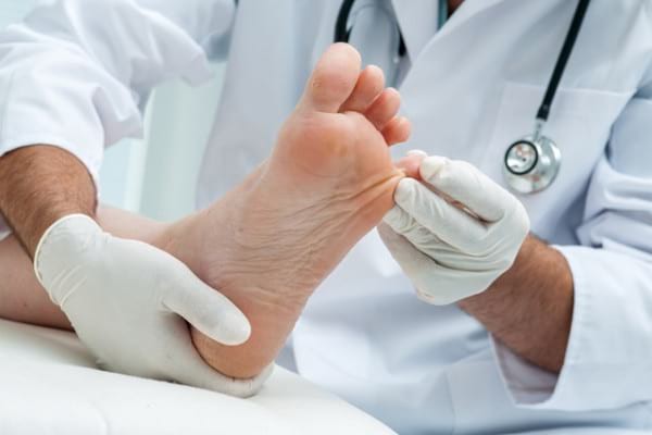 Cum scăpăm definitiv de onicomicoză sau ciupercă unghiei