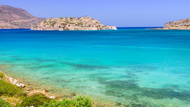 Guvernatorul Cretei: Suntem optimişti în ceea ce priveşte turismul. Aşteptăm mai mult de 33.000 de români în acest an