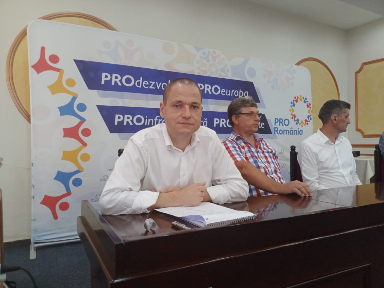 Mircea DOBRE zice că FĂGĂDĂU îşi bate JOC de angajaţii din Primăria Constanţa Mircea DOBRE zice că FĂGĂDĂU îşi bate JOC de angajaţii din Primăria Constanţa