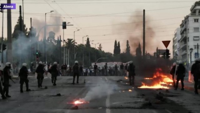 Grecia: Nouă arestări după violenţe înregistrate în timpul unei manifestaţii la Atena