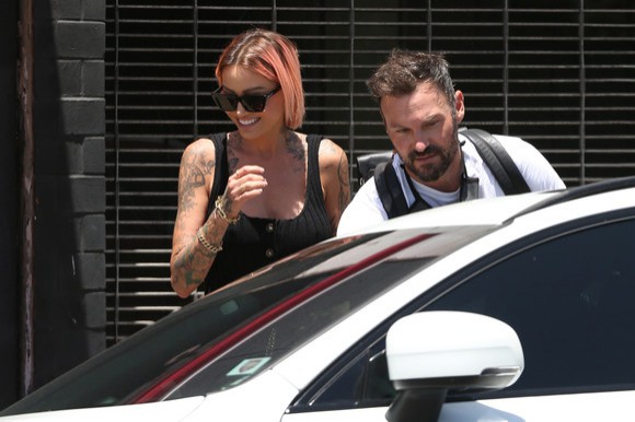 Brian Austin Green și-a găsit și el iubită în plin divorț!