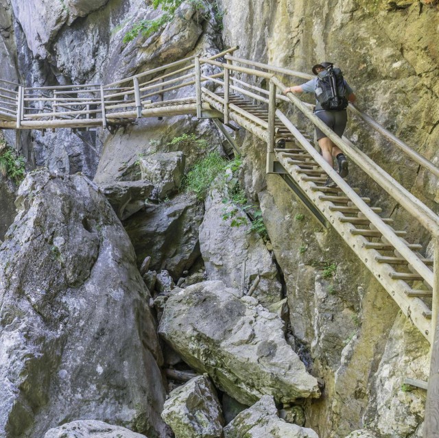 Două persoane au murit într-un defileu montan din Austria în urma unor căderi de pietre